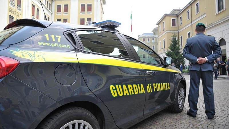 In auto avevano 8000 dosi di cocaina, coppia di anziani arrestata
