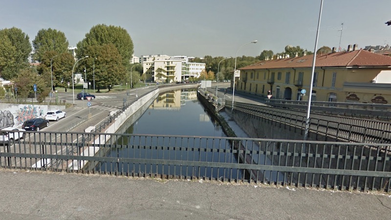 Si butta nel Naviglio di Corsico, 37enne brasiliano la salva