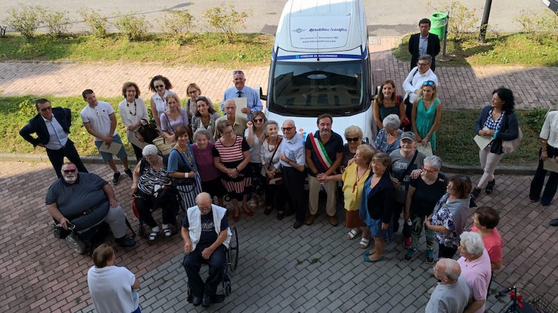 Un nuovo pulmino per gli anziani di Buccinasco