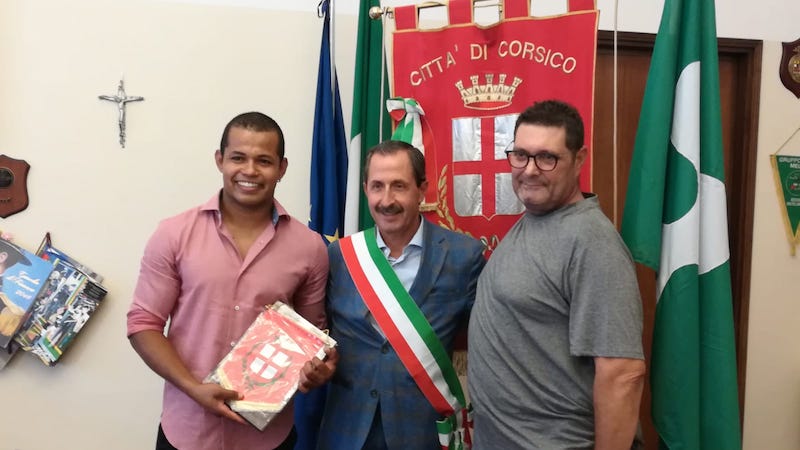 Salva donna nel Naviglio, il sindaco ringrazia l’eroe di Corsico
