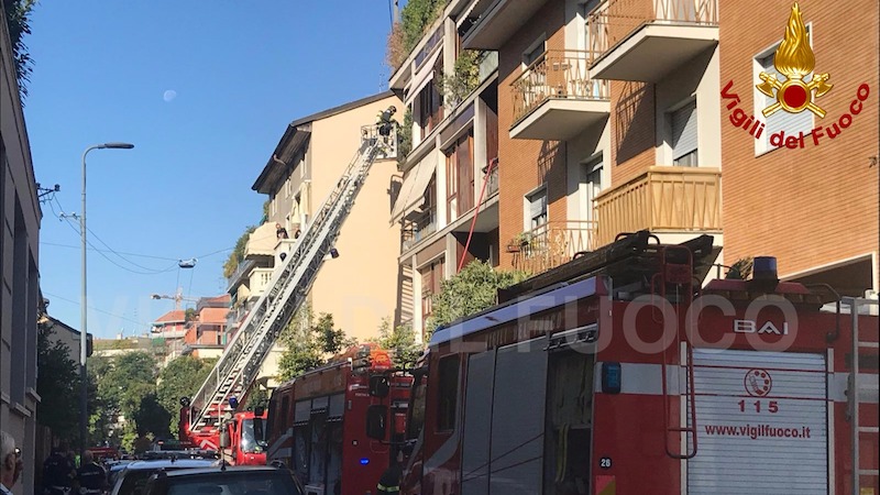 Incendio in appartamento, morto un uomo di 78 anni FOTO