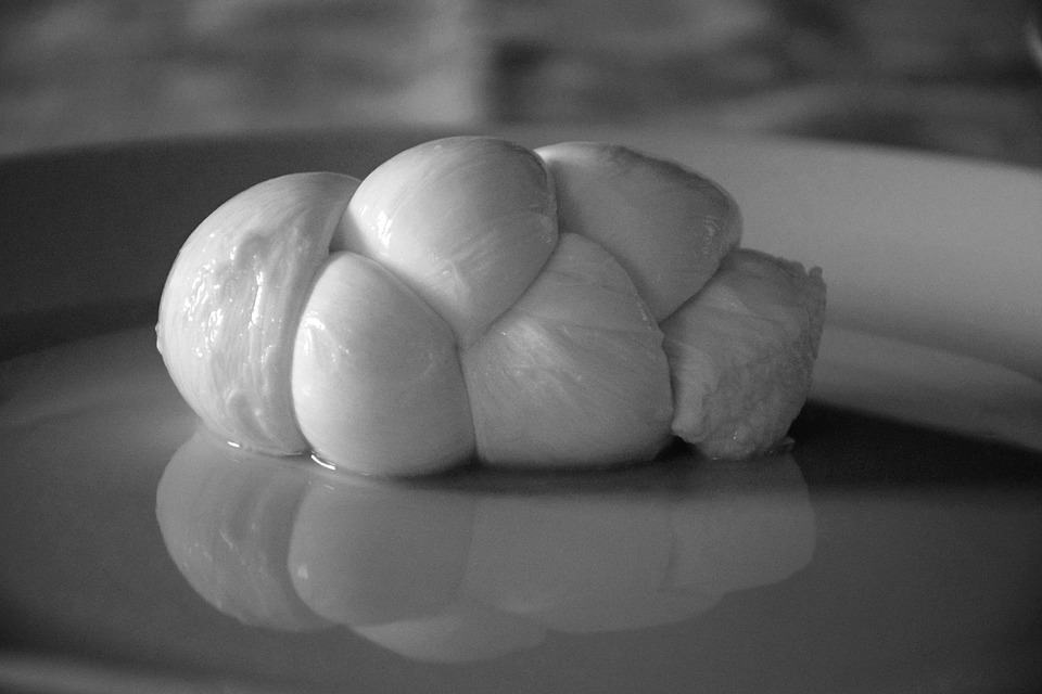 Mozzarella, la regina della tavola italiana