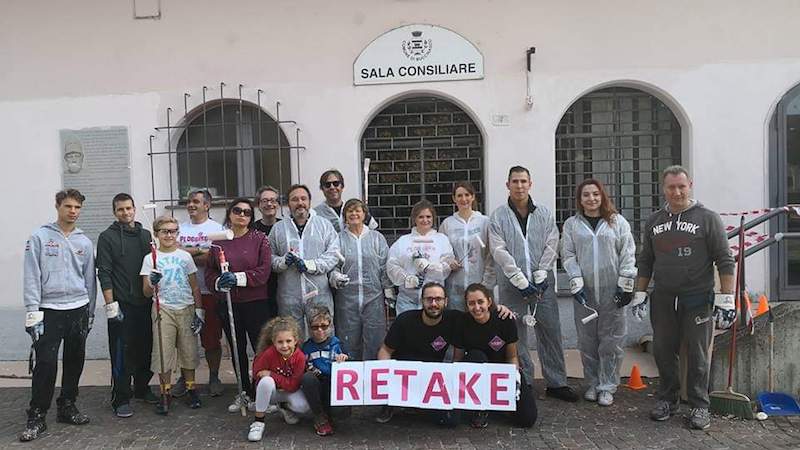 Retake, politici e cittadini danno nuova vita all’aula consiliare FOTO