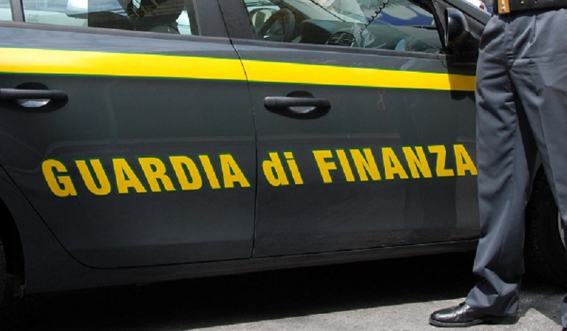 Due tonnellate di rifiuti pericolosi vicino alla Cascina Venina di Assago