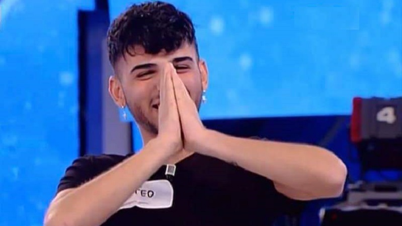 Il cantante Jefeo dal Tessera al palco di Amici