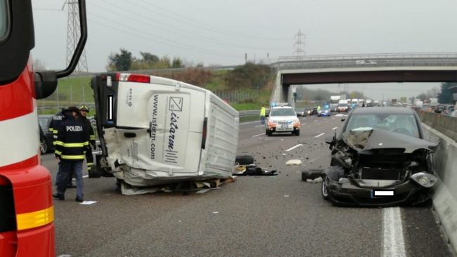 Incidente mortale sulla A4, muore un 35enne FOTO e VIDEO