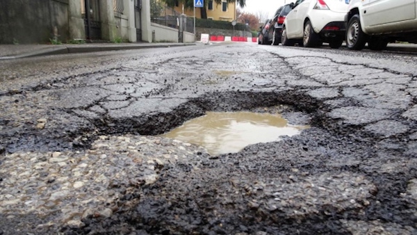 Piogge intense e buche a Milano, 1550 interventi