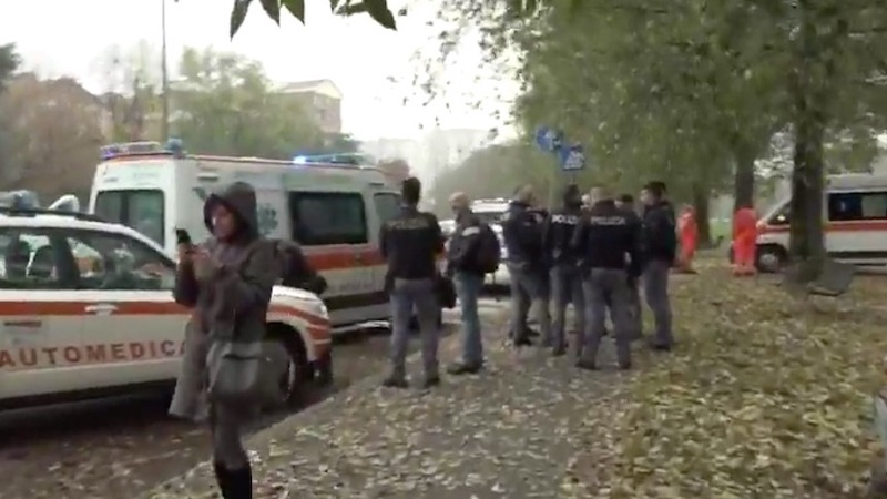Brusca frenata della metro, diversi feriti | Operazioni ancora in corso