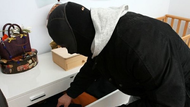 Furto in appartamento sventato: carabinieri arrestano due ladri