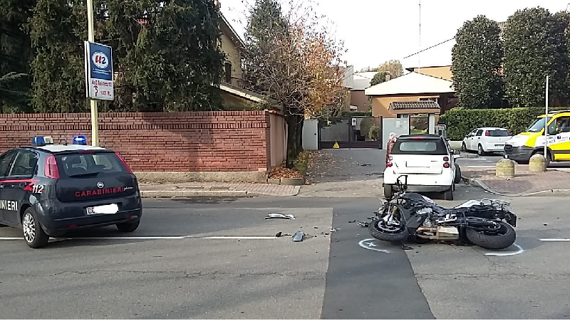 Incidente in via Greppi, la ricostruzione: “Il motociclista mi ha tamponata”