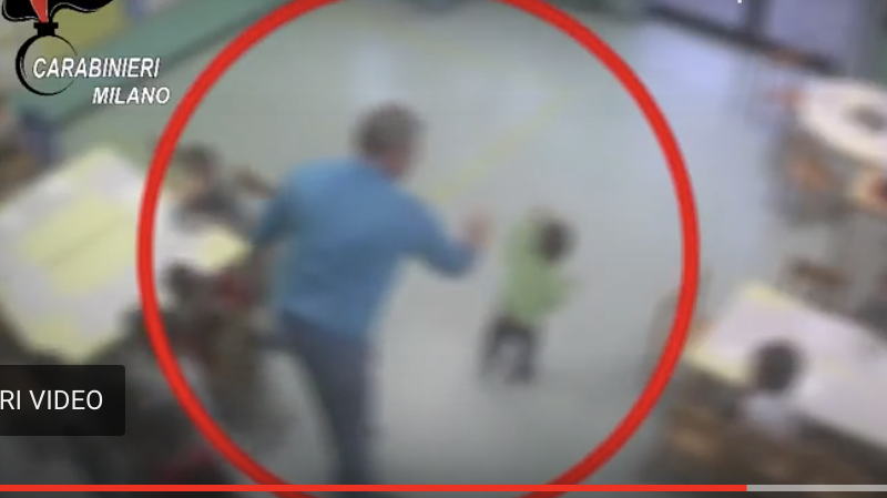Maestro arrestato per maltrattamenti sui bambini, la posizione del Comune
