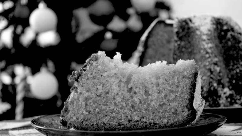 Niente pandoro in mensa ai bambini che non pagano: “Ennesima discriminazione”