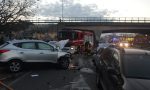 Auto investe tre persone alla fermata dell'autobus FOTO e VIDEO