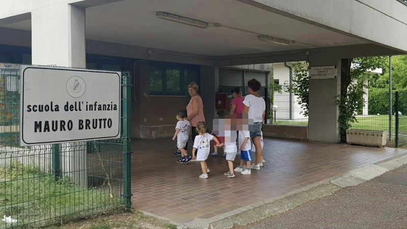 Topo morto trovato nel bagno della scuola materna