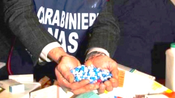 FLASH | Farmaci falsi, blitz dei Nas con undici arresti