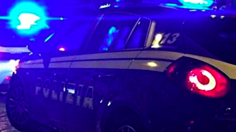 Spari contro bar: cinque colpi di pistola sulle vetrine, poi la fuga