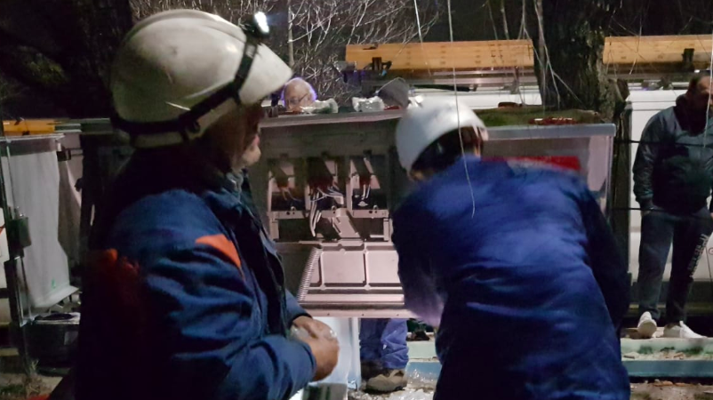 Incidente in via dei Lavoratori, guasto risolto dopo otto ore al freddo e al buio