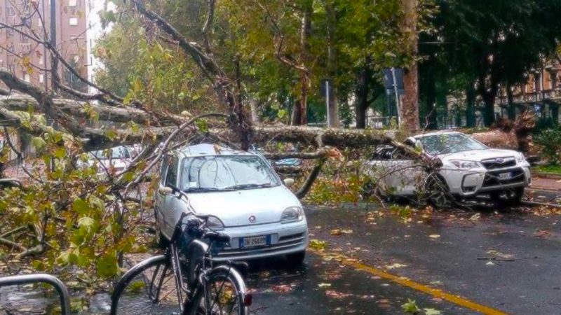 Raffiche di vento, allerta meteo in tutta la Lombardia