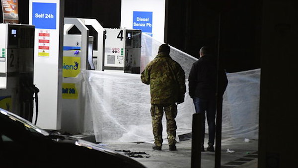 Morto carbonizzato dopo essersi dato fuoco cosparso di benzina FOTO e VIDEO