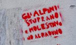 Scritte contro alpini in via Padova: "Stuprano e molestano"