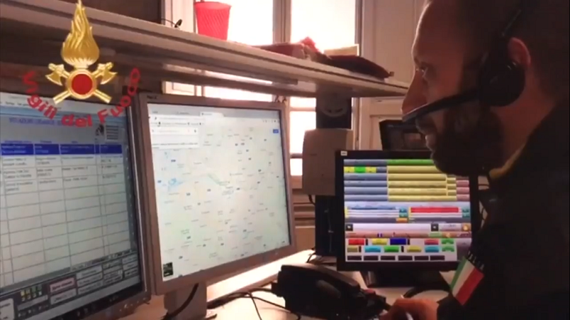 Telefonata ai pompieri di una mamma: “Grazie per quello che fate, e state attenti” VIDEO