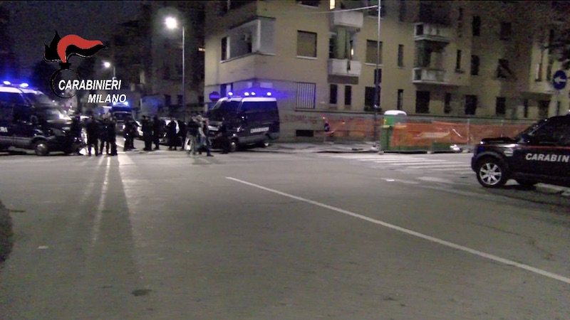 Sgomberato il centro di via Manzano nel quartiere Giambellino VIDEO