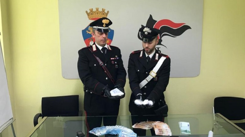 Cocaina nascosta nel tettuccio dell’auto: arrestato dai carabinieri