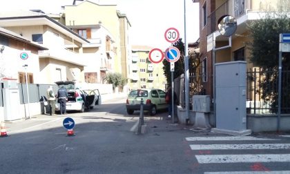 Incidente tra due auto in via De Amicis per mancata precedenza
