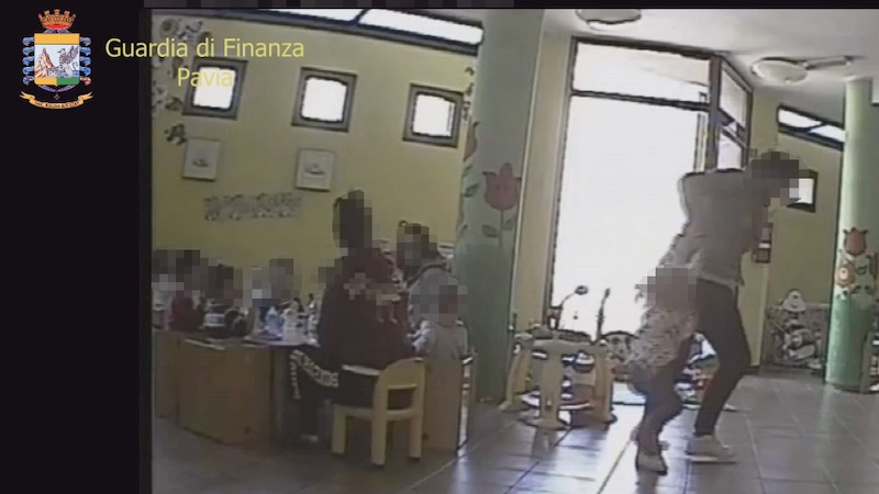 Arrestata maestra: picchiava i bambini dell’asilo nido VIDEO e FOTO