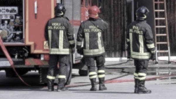 Incendio in appartamento: anziano muore intrappolato in casa