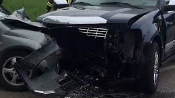 Incidente tra due auto: tre persone ferite tra cui una bambina di 12 anni