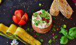 Tartare di salmone e gamberi, la ricetta