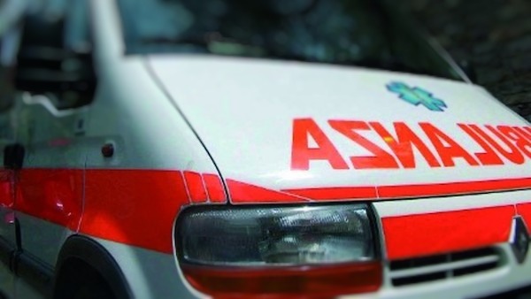 Auto contro moto a Rozzano: due feriti e traffico intenso