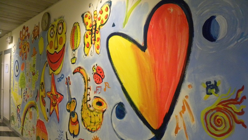 Un murale realizzato dai giovani pazienti del Servizio per le dipendenze