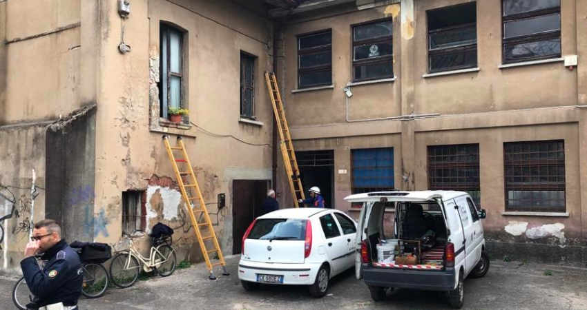 Abusivi occupano il primo piano della Cascina Robarello
