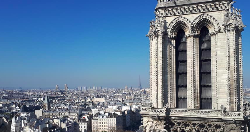 J’ai passé cette soirée au pied de la cathédrale Notre-Dame de Paris, en proie aux flammes – FOTO