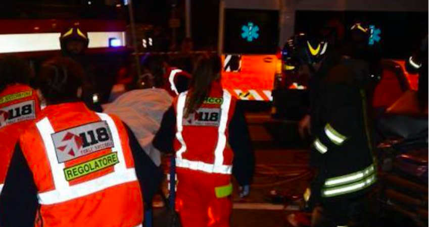 Trovato a terra con ferite multiple: grave un 33enne
