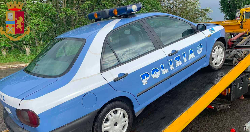 Trapper denunciato per aver girato un video irrispettoso usando auto scenica della Polizia