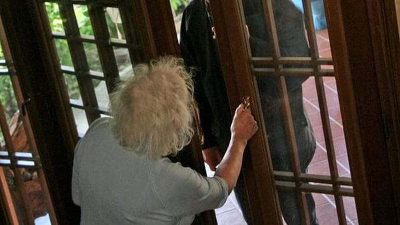 Truffe in casa, il Comune allerta i cittadini: “Non aprite per alcun motivo”