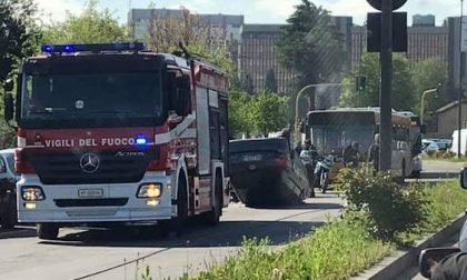 Auto ribaltata in via Bisceglie: traffico paralizzato