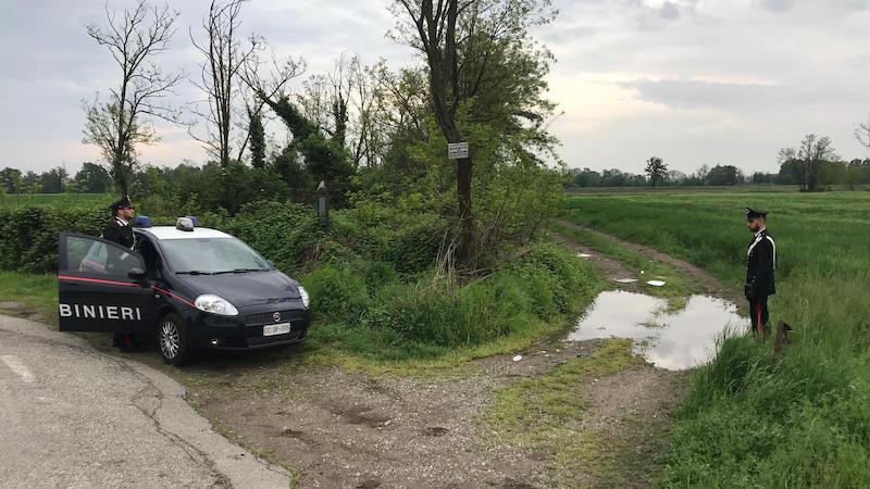 Scarica 5 quintali di rifiuti nelle campagne del Parco Agricolo: beccato dai carabinieri