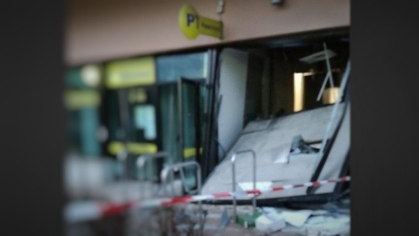 Assalto al bancomat delle Poste, l’appello del sindaco: “Aiutateci a trovare i responsabili”