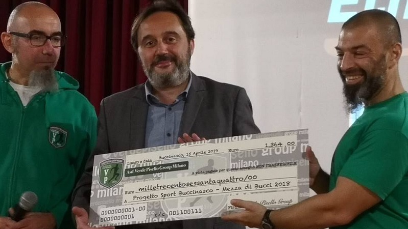 Verde Pisello Group dona un assegno al Comune per progetti sportivi