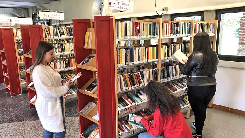 La biblioteca di Rozzano compie 20 anni: una grande festa per celebrare il traguardo FOTO