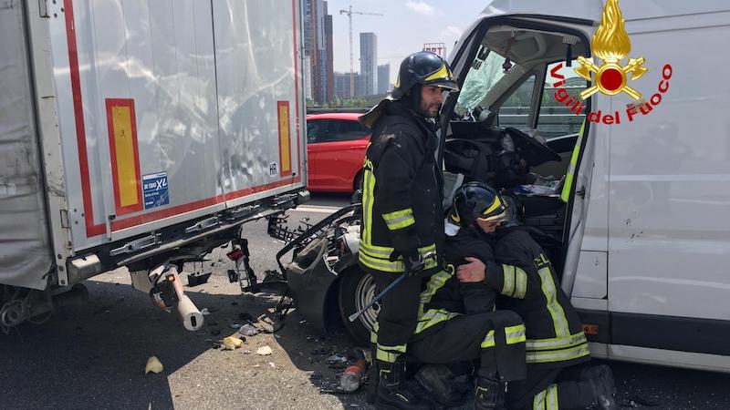 Incidente sulla A4: elisoccorso sul posto FOTO