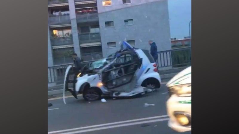 Incidente su cavalcavia: guidatore in condizioni disperate