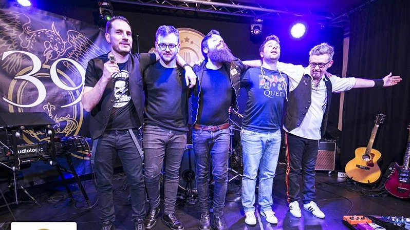 Queen Tribute, la band di Cesano si esibisce in un concerto di solidarietà