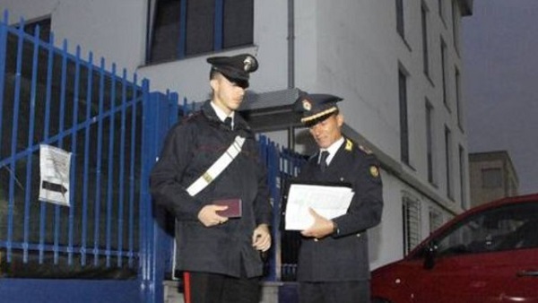 Letti e cucine dentro l’azienda di pelletteria: è il terzo caso in pochi mesi