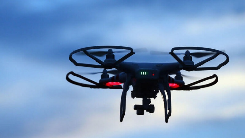Drone in volo per monitorare traffico e inquinamento