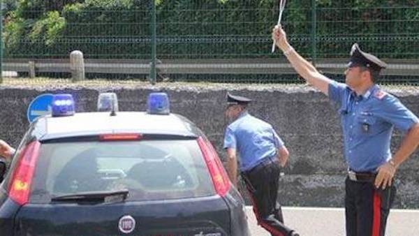 Folle corsa in tangenziale contromano: arrestato dai carabinieri dopo lungo inseguimento
